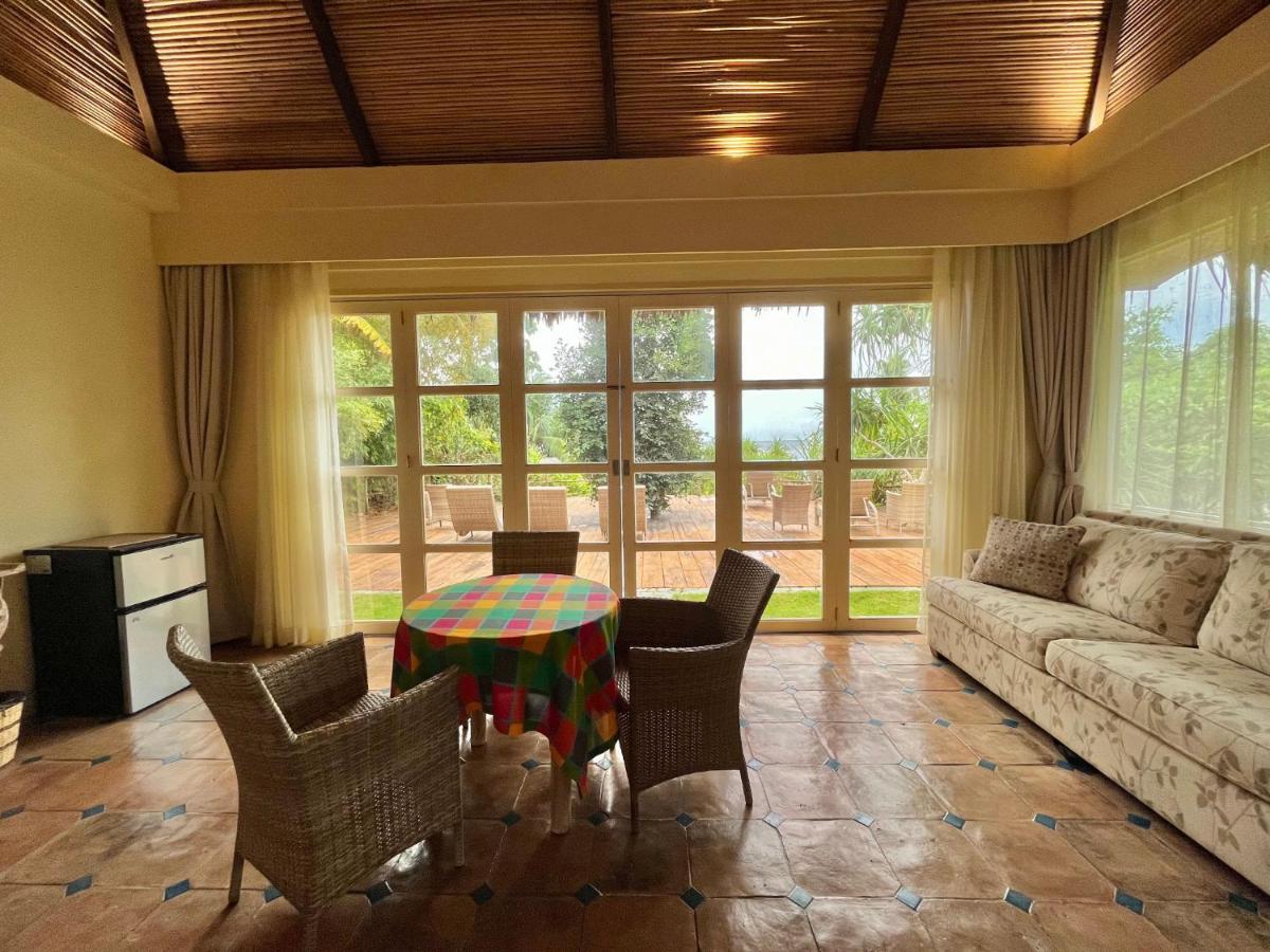 Coco Grove Beach Resort, Siquijor Island Esterno foto Interior of a villa at the resort