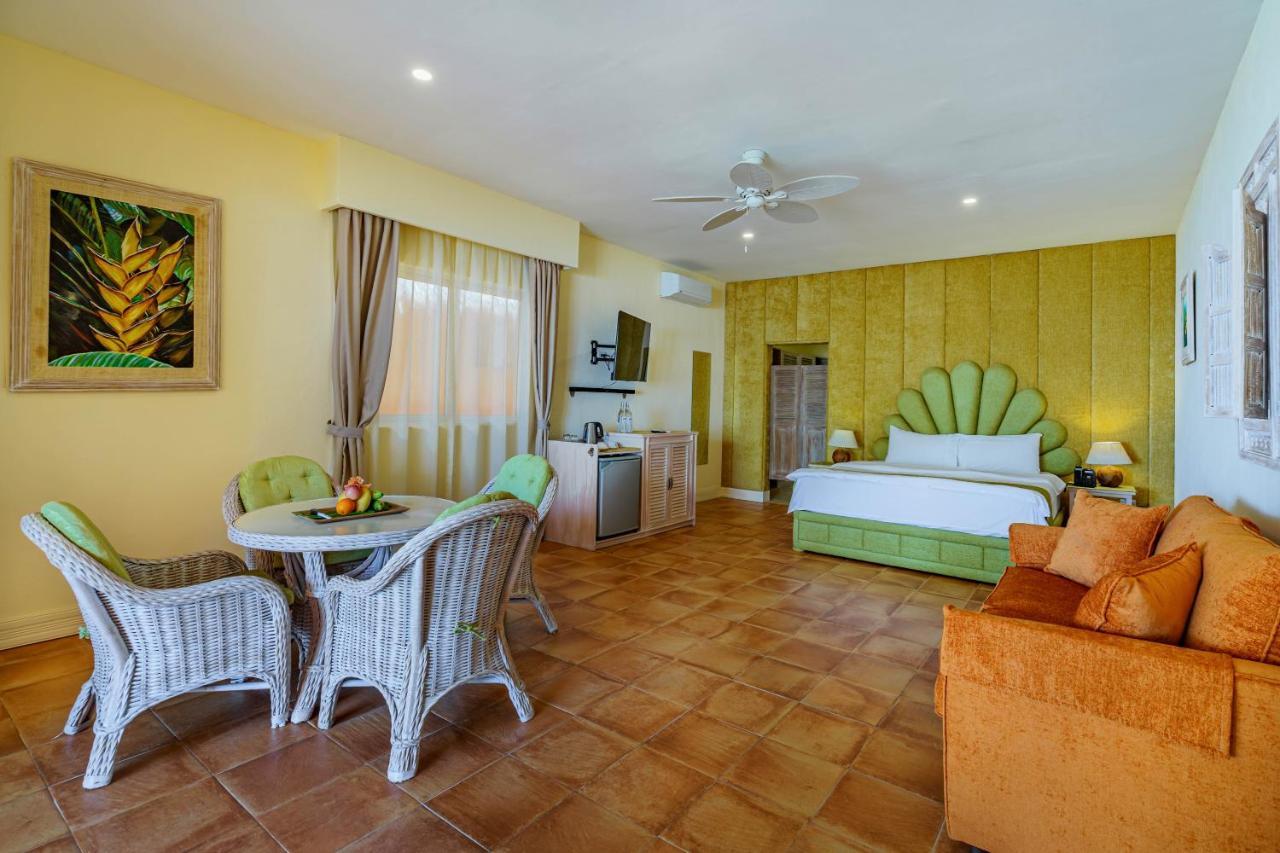Coco Grove Beach Resort, Siquijor Island Esterno foto Deluxe Suite
