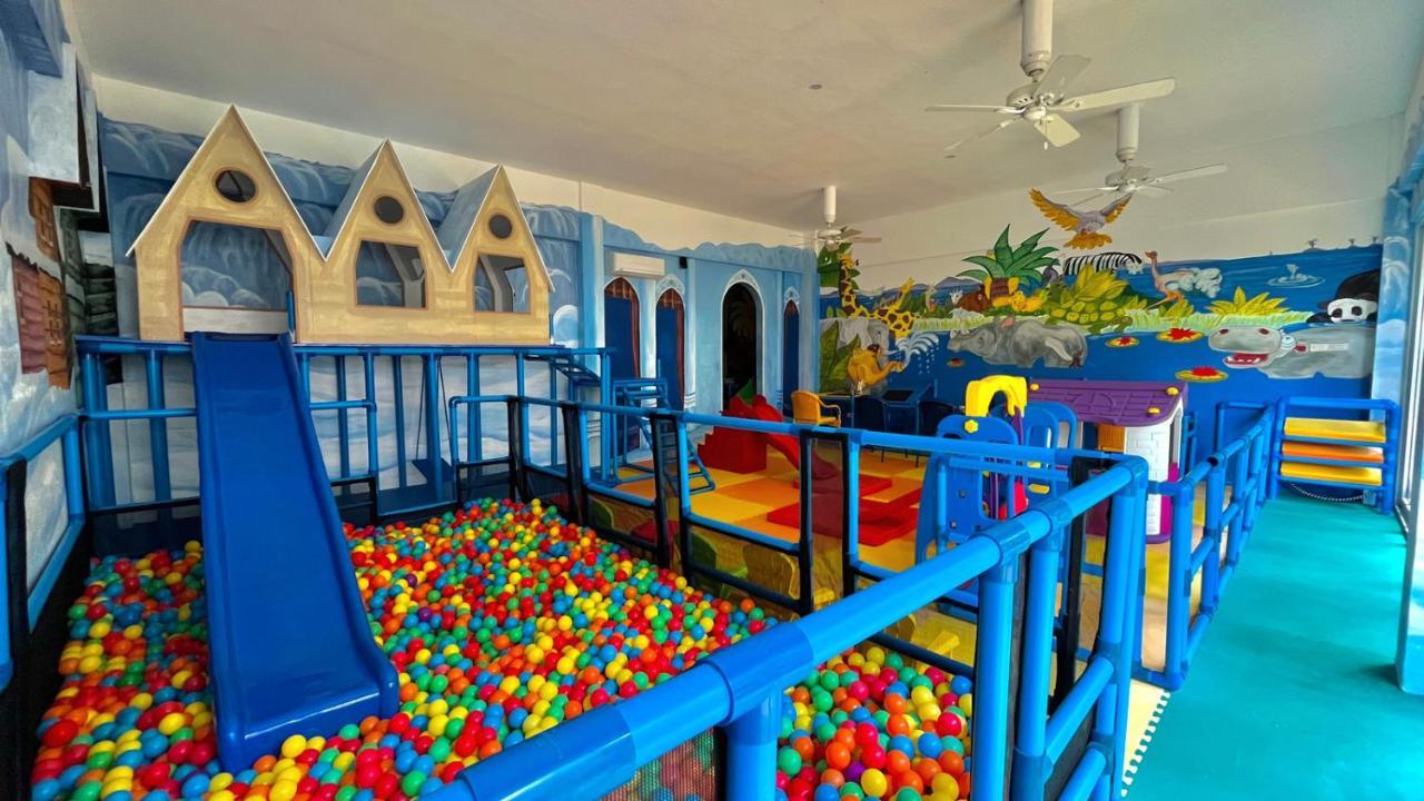 Coco Grove Beach Resort, Siquijor Island Esterno foto A ball pit at a children's play center