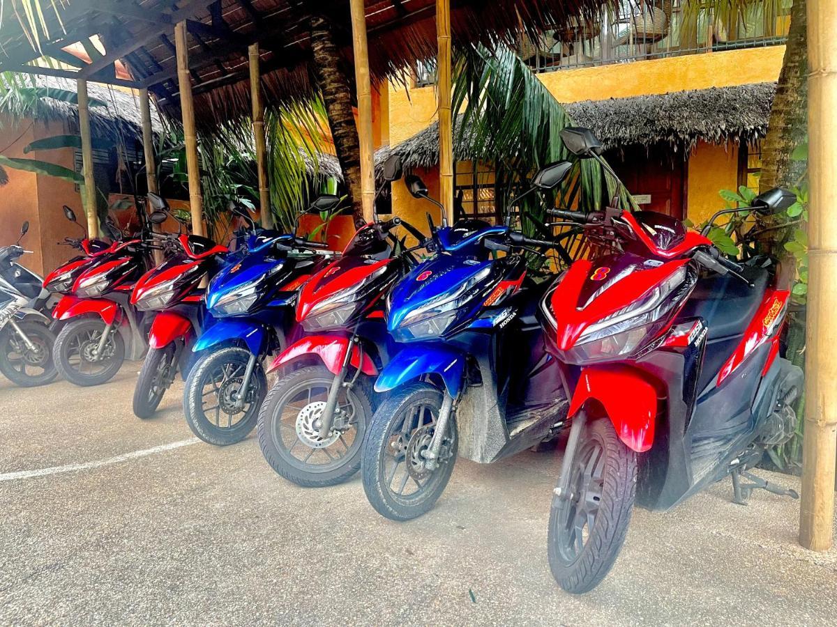 Coco Grove Beach Resort, Siquijor Island Esterno foto Honda Click 125i