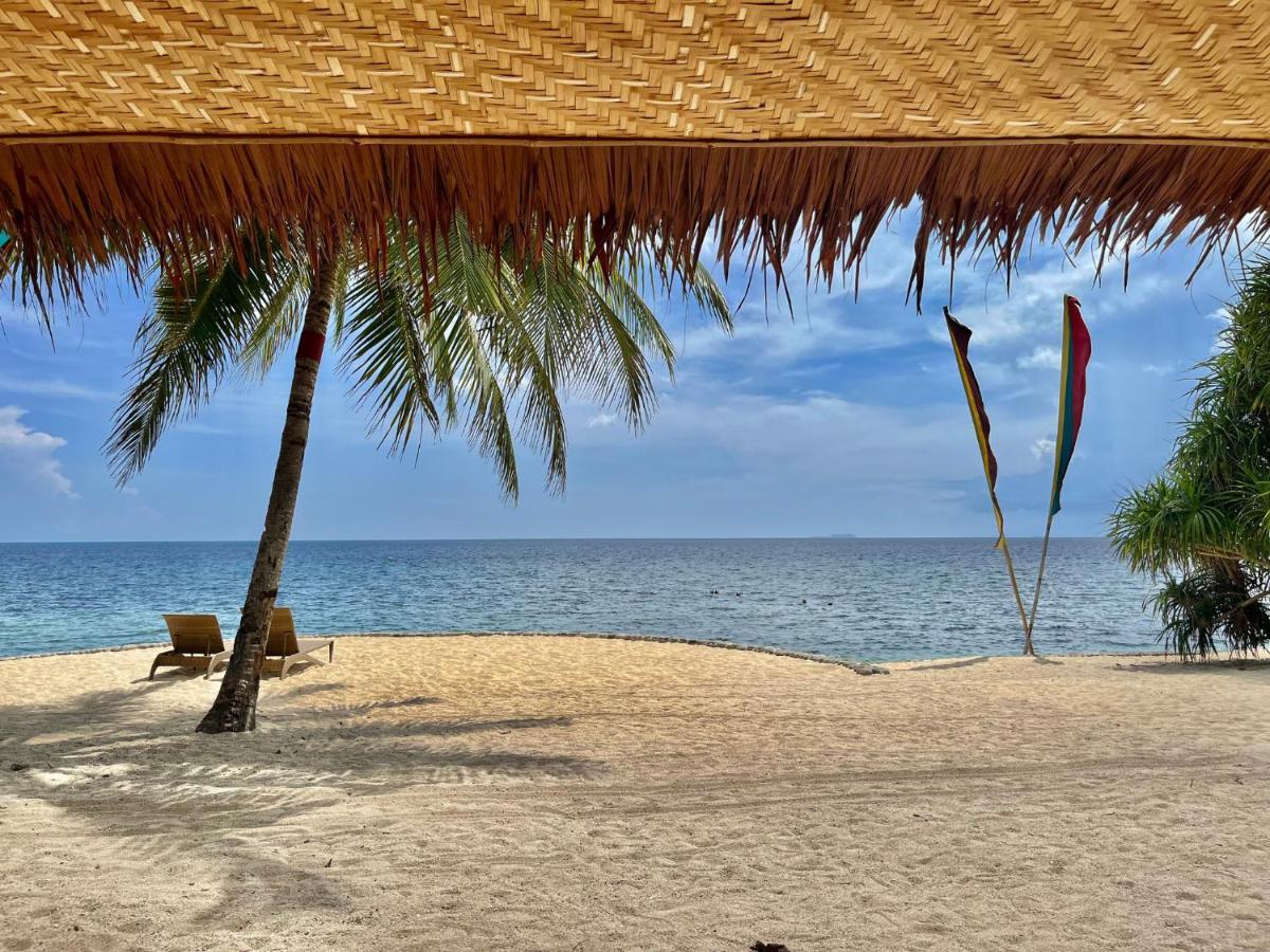 Coco Grove Beach Resort, Siquijor Island Esterno foto Beach at the resort