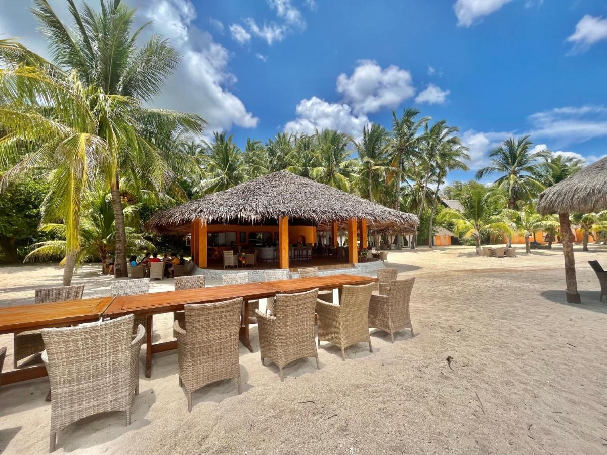 Coco Grove Beach Resort, Siquijor Island Esterno foto The beach bar at the resort