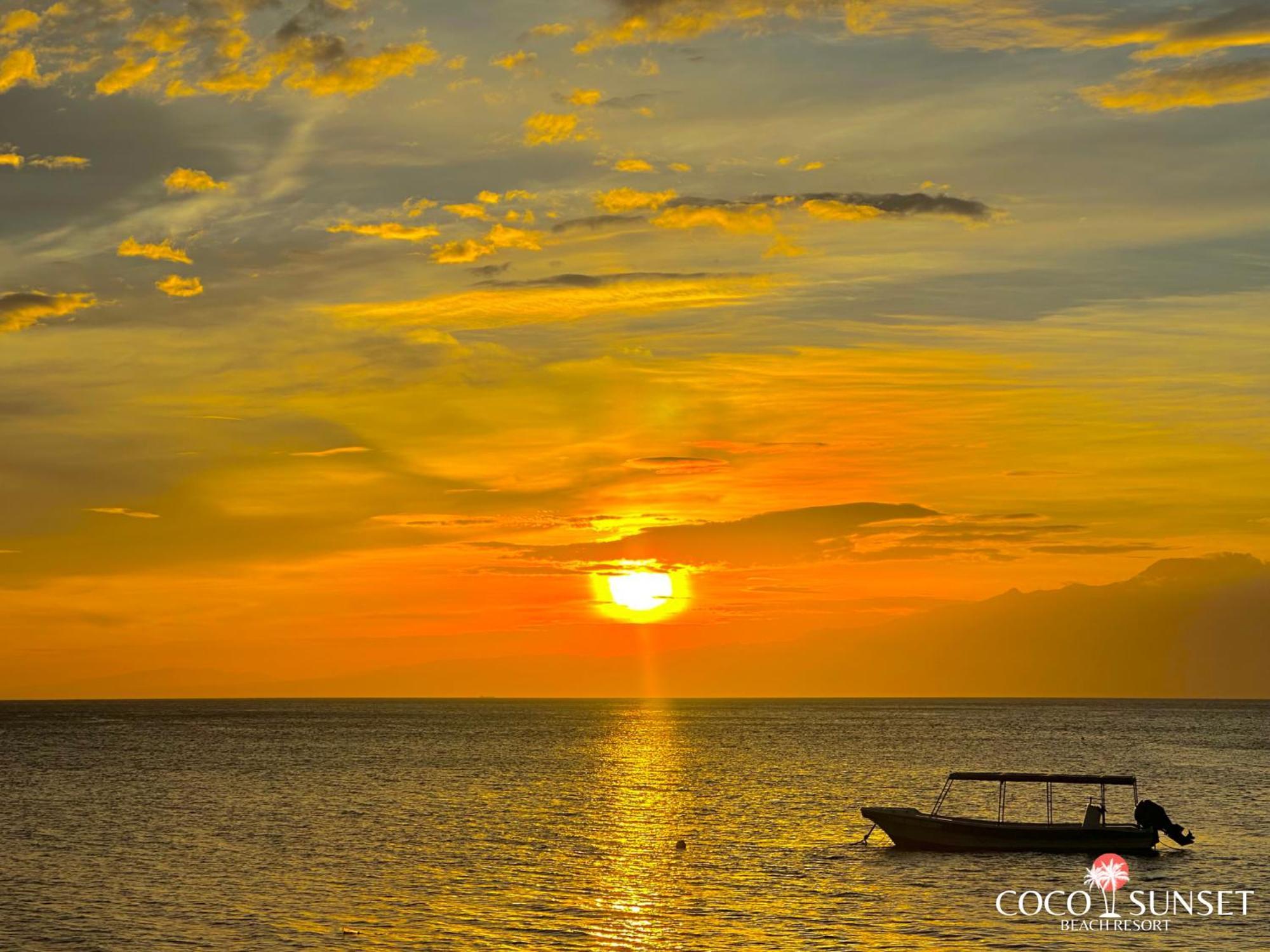 Coco Grove Beach Resort, Siquijor Island Esterno foto Sunset at Ooboi