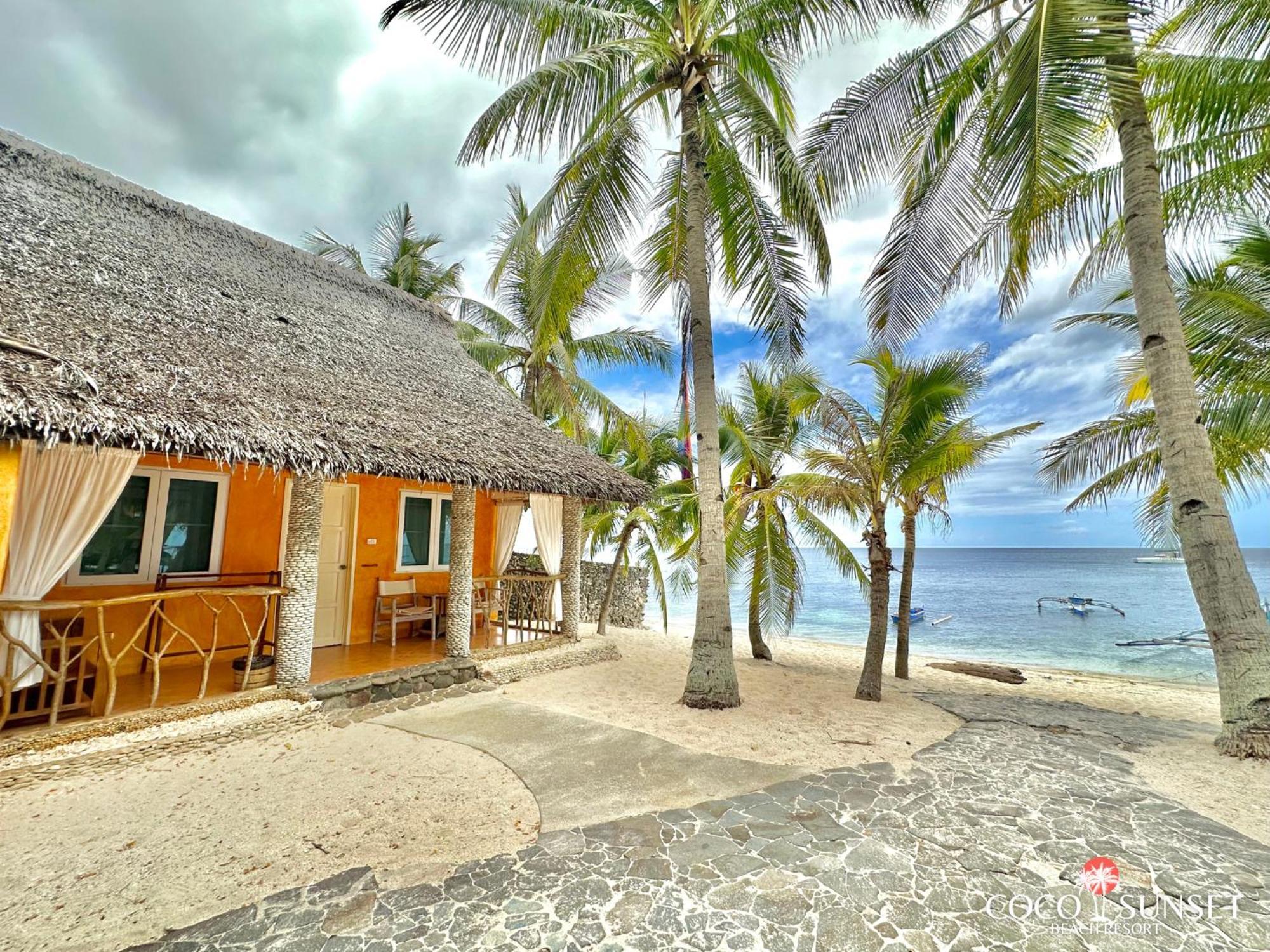 Coco Grove Beach Resort, Siquijor Island Esterno foto A resort in Sabang