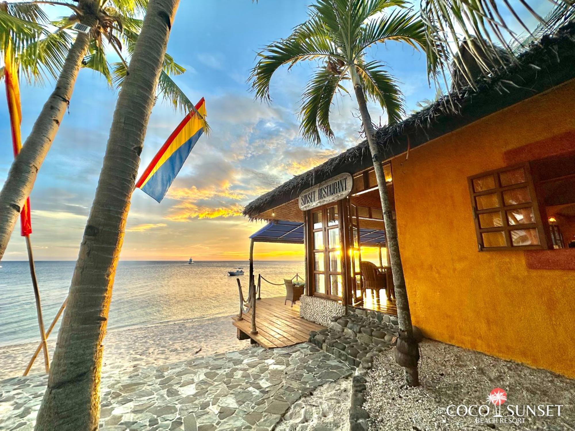 Coco Grove Beach Resort, Siquijor Island Esterno foto Sunset at the beach