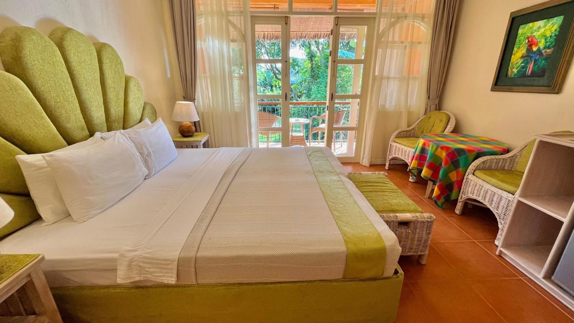 Coco Grove Beach Resort, Siquijor Island Camera foto A room at the hotel