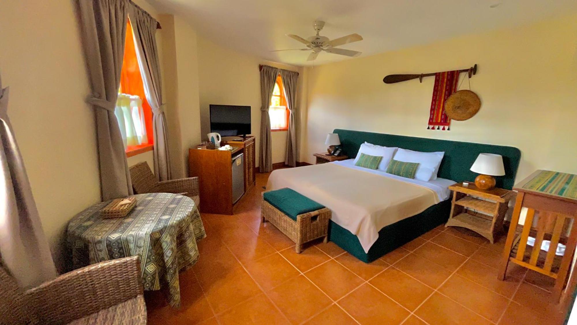 Coco Grove Beach Resort, Siquijor Island Camera foto A room at the hotel