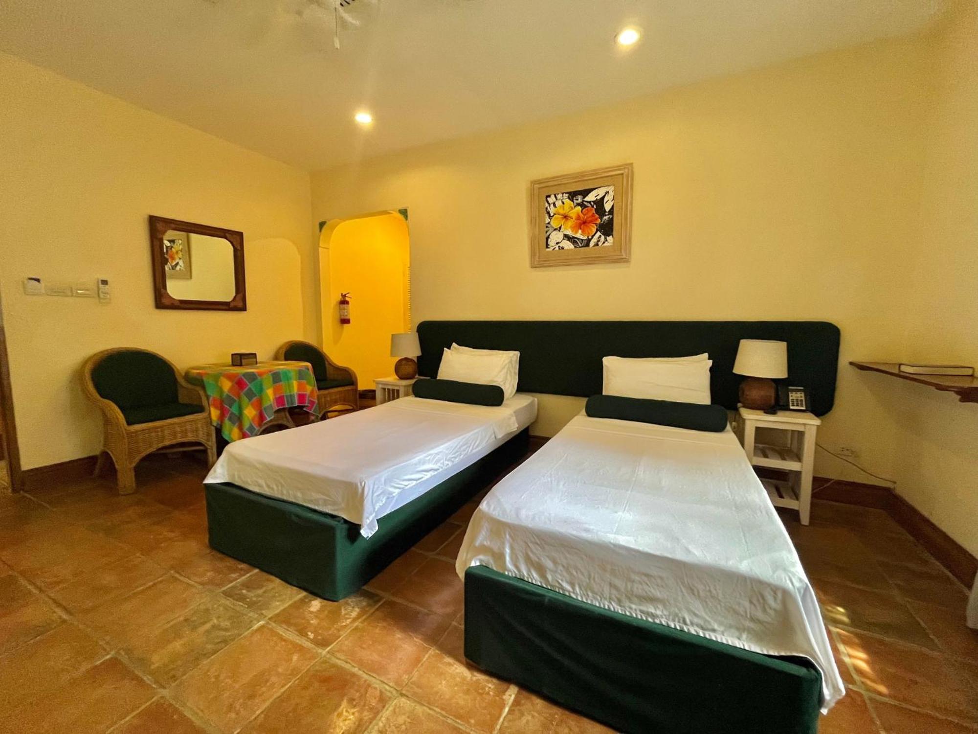 Coco Grove Beach Resort, Siquijor Island Camera foto A room at the hotel